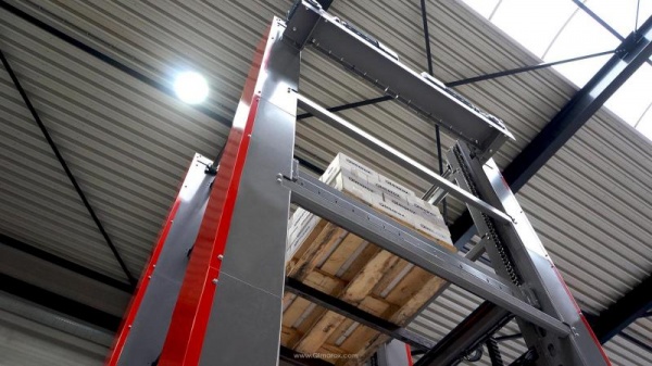 Qimarox takes even heavier pallets to a higher level New modular pallet lift for pallets up to 2000 kg
