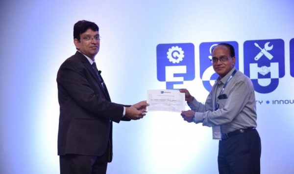 Mr. M.S. Balan, responsible for Sales & Marketing at AUMUND Engineering India (to the right), receives the award from Mr. Naresh Priyani, FLS India Vice President Procurement.