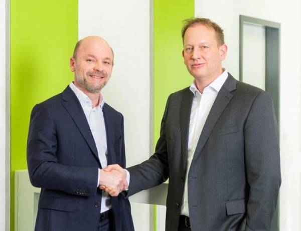 Marc Setzen (on the right) is CEO successor of Xaver Auer who will leave Sesotec at his own request.