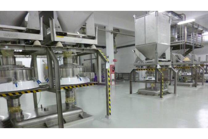 Russell Finex unterstützt Nestlé bei der Sicherung der Produktqualität Sechs Russell Compact Sieve-Einheiten ermöglichen es Nestlé, Milchpulver mit feineren Maschen zu sieben, ohne die Durchflussraten zu beeinträchtigen