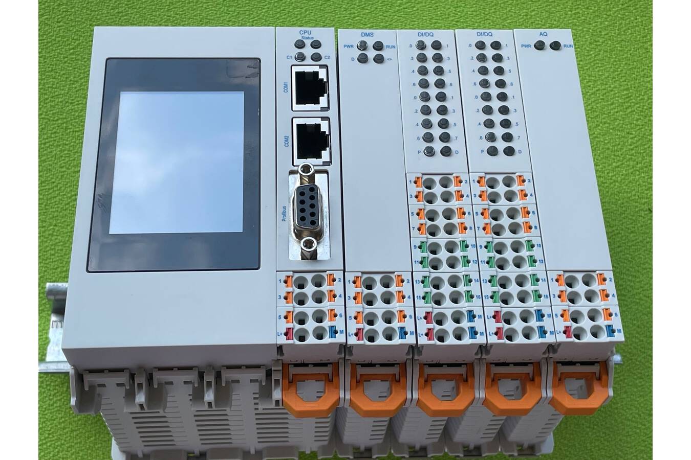 WM400 Wägeindikator mit Ethernet-IP & PROFINET-Schnittstellen Die Scheurich GmbH hat eine neue Generation Wiegelektronik im Programm die alle gängigen ethernetbasierende Schnittstellen bereitstellt 