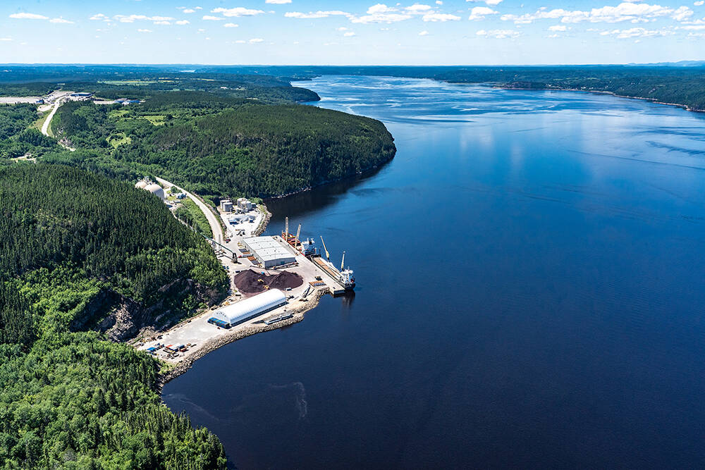 BEUMER Group liefert Rohrgurtförderer für Entwicklungsprojekt Der Rohrgurtförderer (Pipe Conveyor) ist ein zentrales Element eines neuen, 111 Millionen Dollar teuren Schüttgut-Transportsystems im Hafen von Saguenay. ”Essenzieller Meilenstein für diese Region Kanadas”. Inbetriebnahme für 2025 geplant.