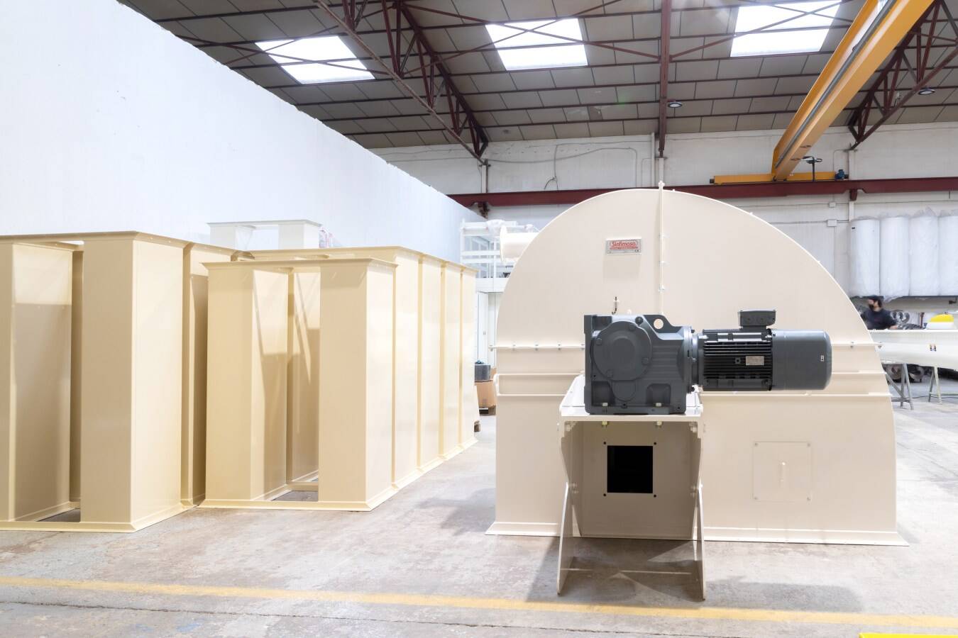 Materialtests unerlässlich für kundenspezifische Becherwerkdesign Bei Senkrechtförderanwendungen beginnt der Erfolg eines Becherwerks nicht mit der Auswahl des Bechertyps oder der Motorleistung, sondern mit einem gründlichen Verständnis des zu befördernden Produkts. 