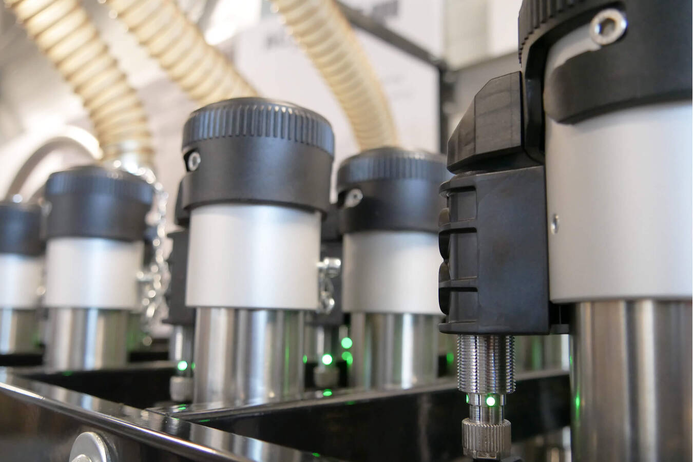 Kupplungsbahnhof mit RFID-Sensorik Die neuen TWIST-Kupplungsbahnhöfe von Siloanlagen Achberg verbessern dank moderner RFID-Sensorik die Überwachung zentraler Materialzuführsysteme.