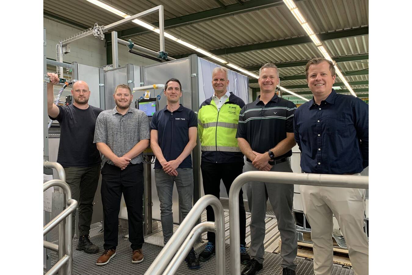 Erfolgreicher FAT mit BASF Chemetall USA bei Greif-Velox Zwei vollautomatische Abfüllanlagen bereit für den Einsatz
Bei Greif-Velox in Lübeck fand kürzlich der erfolgreiche Factory Acceptance Test (FAT) für zwei individuell konfigurierte Abfüllanlagen statt.