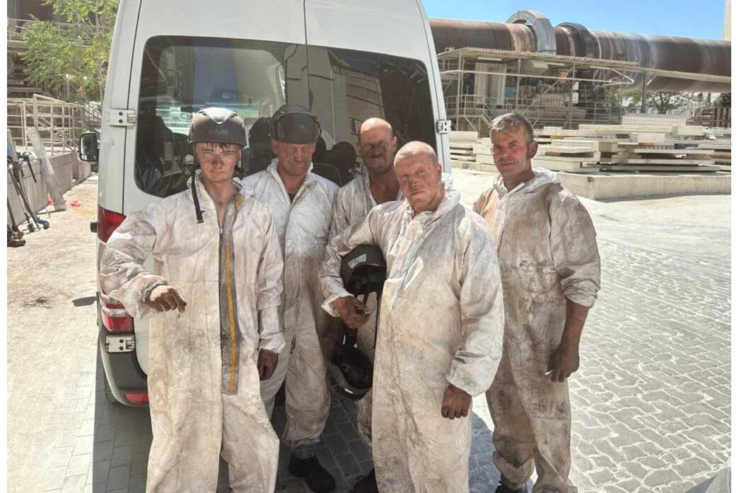 Unsichtbare Risiken im Schüttgutspeicher: Brückenbildung im Braunkohle Ein aktueller Einsatz im Braunkohlenstaub-Silo zeigt, wie gefährlich Brückenbildung und Materialflussstörungen werden können – bis hin zu Überdruck, Stillstand und Havarie. Ursache ist meist nicht Technik, sondern fehlende Siloinspektionen und Reinigungsz