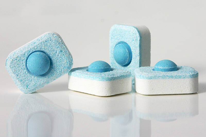 Pulver zu tablettierbaren Agglomeraten granulieren Sprühagglomeration von Pulvern in der Wirbelschicht als perfekte Alternative zum direkten Verpressen von Pulvermischungen: Keine Entmischung. Gute Fließfähigkeit. Gute Dosiergenauigkeit. Eingestellte Tabletteneigenschaften.