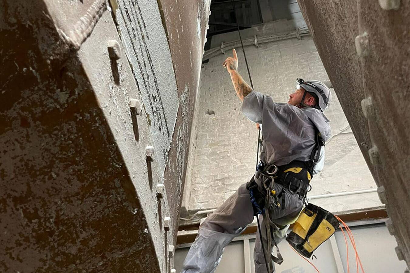 NT Service GmbH setzt Maßstäbe in der Siloinstandhaltung Die NT Service GmbH bietet europaweit umfassende Industriereinigungen und Wartungen von Silos an. Durch Seilzugangstechnik und moderne Vakuumsysteme werden Betriebssicherheit und Materialfluss optimiert.