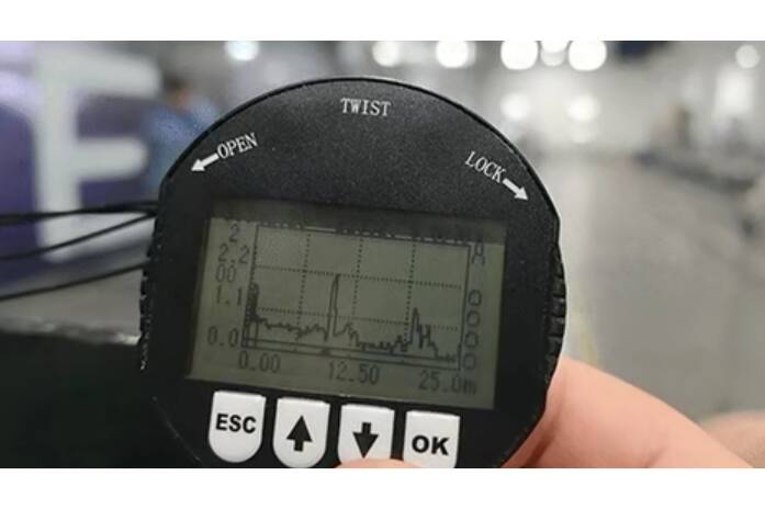 80GHz-Radar löst industrielle Füllstandmessprobleme Starker Staub, Dampf und Ablagerungen beeinträchtigen oft die Messgenauigkeit in der Industrie. Die 80GHz-Radartechnologie von RETTAR bietet eine Präzisionslösung, die durch schmale Strahlphysik Stabilität garantiert, wo andere Systeme versagen.
