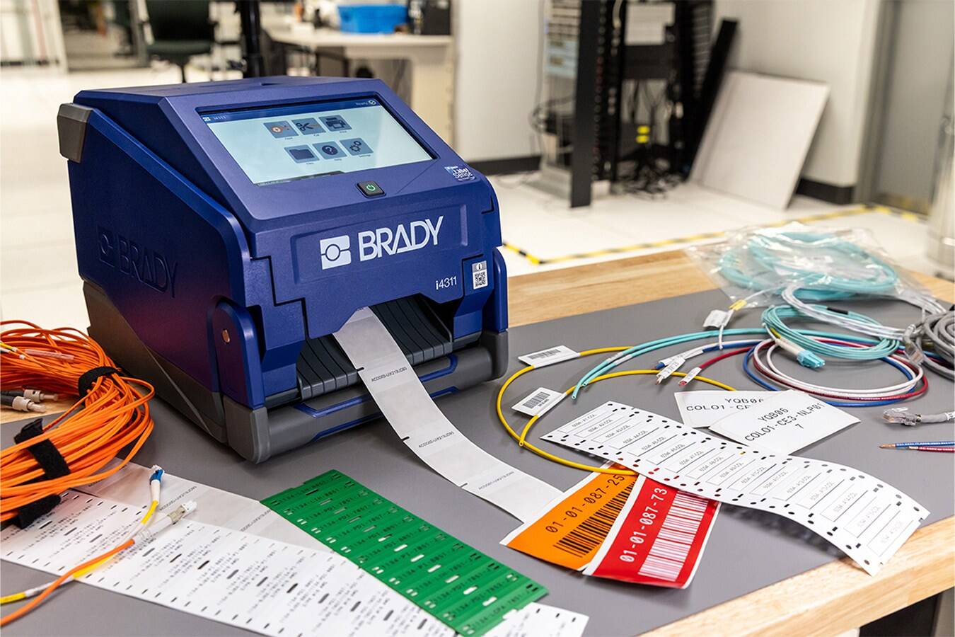 BradyPrinter i4311: Kabelloser industrieller Etikettendruck Drucken Sie alles, was Sie brauchen, genau dort, wo Sie es brauchen Entdecken Sie den ersten tragbaren Drucker, der Kennzeichnungen mit einer Breite von 101,60 mm ermöglicht, ganz ohne Kabel und andere Einschränkungen. 